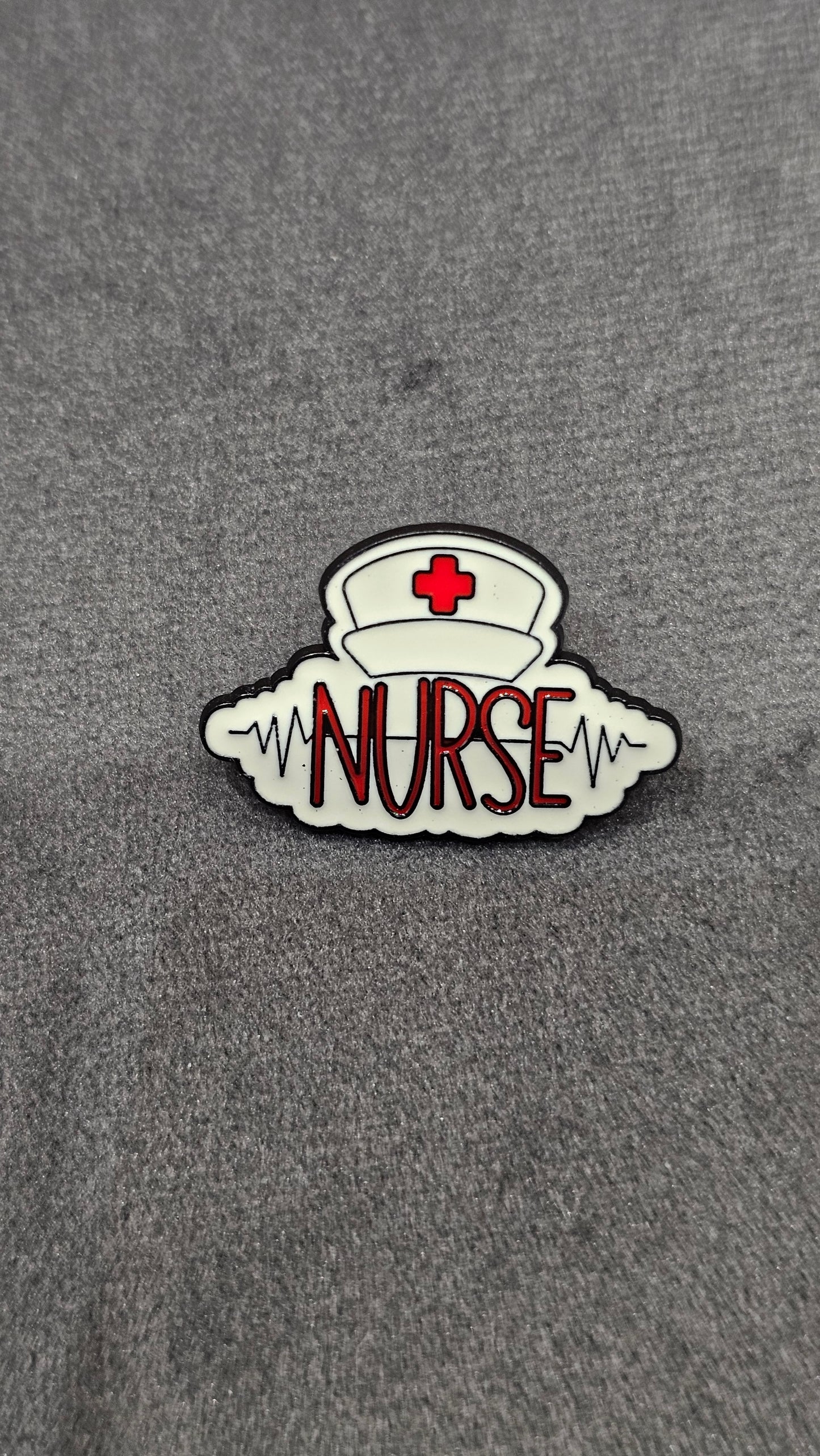 Nurse Enamel Pin Badge – Medical Heartbeat Lapel Pin for Nurses & Healthcare Workers
