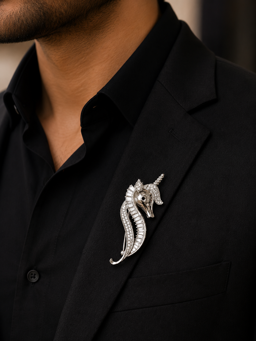 Luxury Seahorse Crystal Brooch – Elegant Ocean Inspired Designer Pin