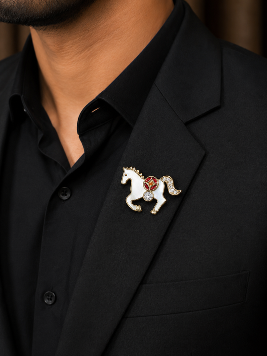 Luxury White Horse Brooch Pin for Men & Women – Crystal Enamel Designer Lapel Brooch